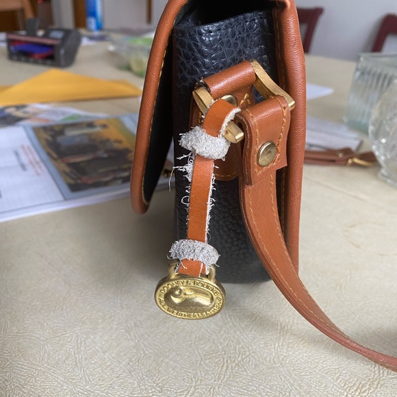 Vintage Dooney and Bourke Handbag - Picture 4 of 7